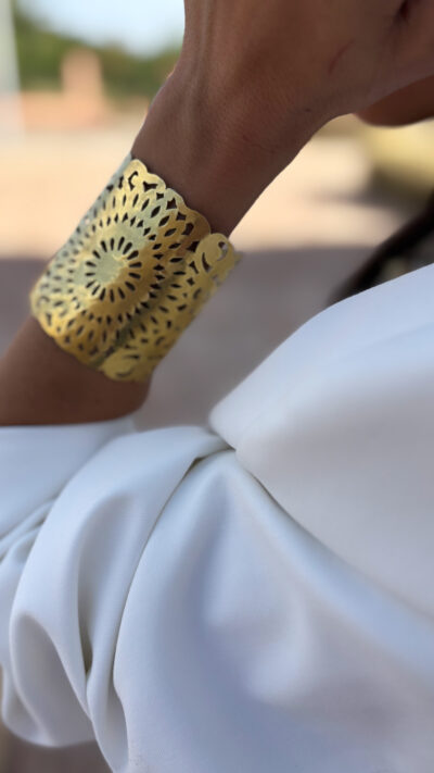 Manchette en laiton doré