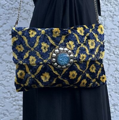 Pochette berbère velours bleu & jaune boucle ronde bleu