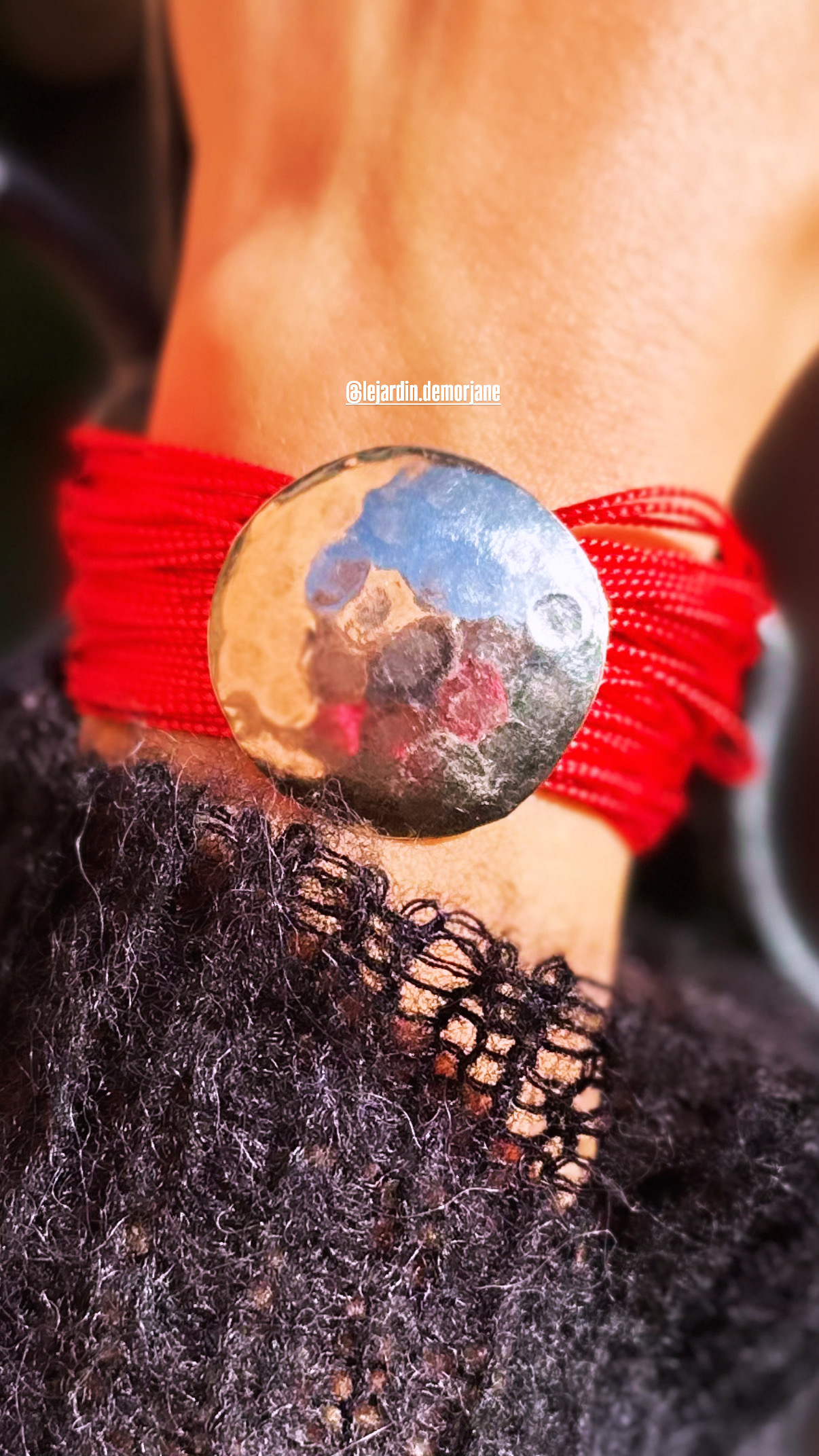 Bracelet pièce rouge – Image 5